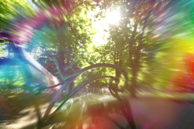 Why Sudden Flashes of Light in Your Eyes Could Be a Serious Warning