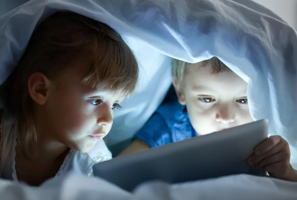 How to Raise Balanced Kids in a Digital World: Tips for Parents
