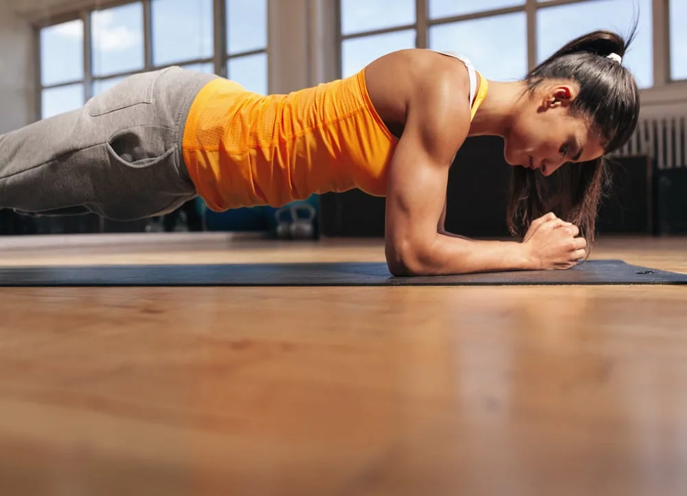 5 Stomach Exercises You Can Do at Home for a Flat Tummy