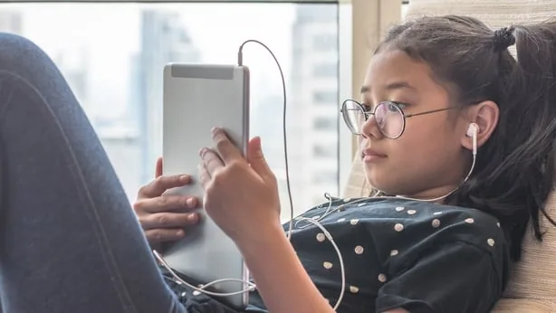 How to Raise Balanced Kids in a Digital World: Tips for Parents
