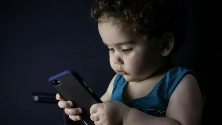 How to Raise Balanced Kids in a Digital World: Tips for Parents