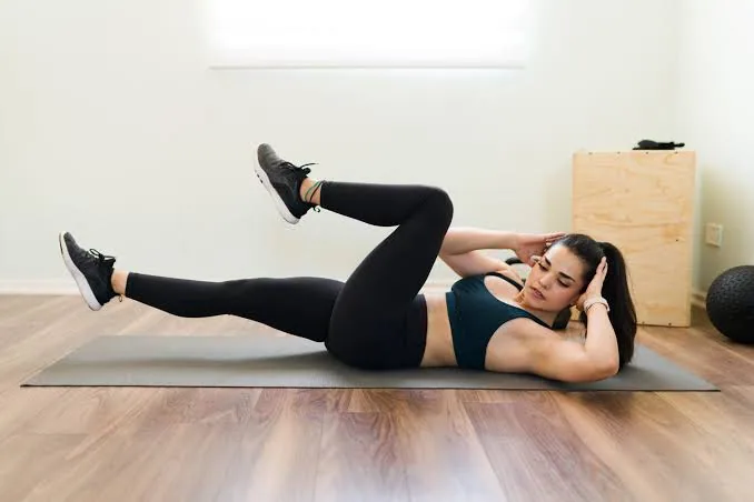 5 Stomach Exercises You Can Do at Home for a Flat Tummy